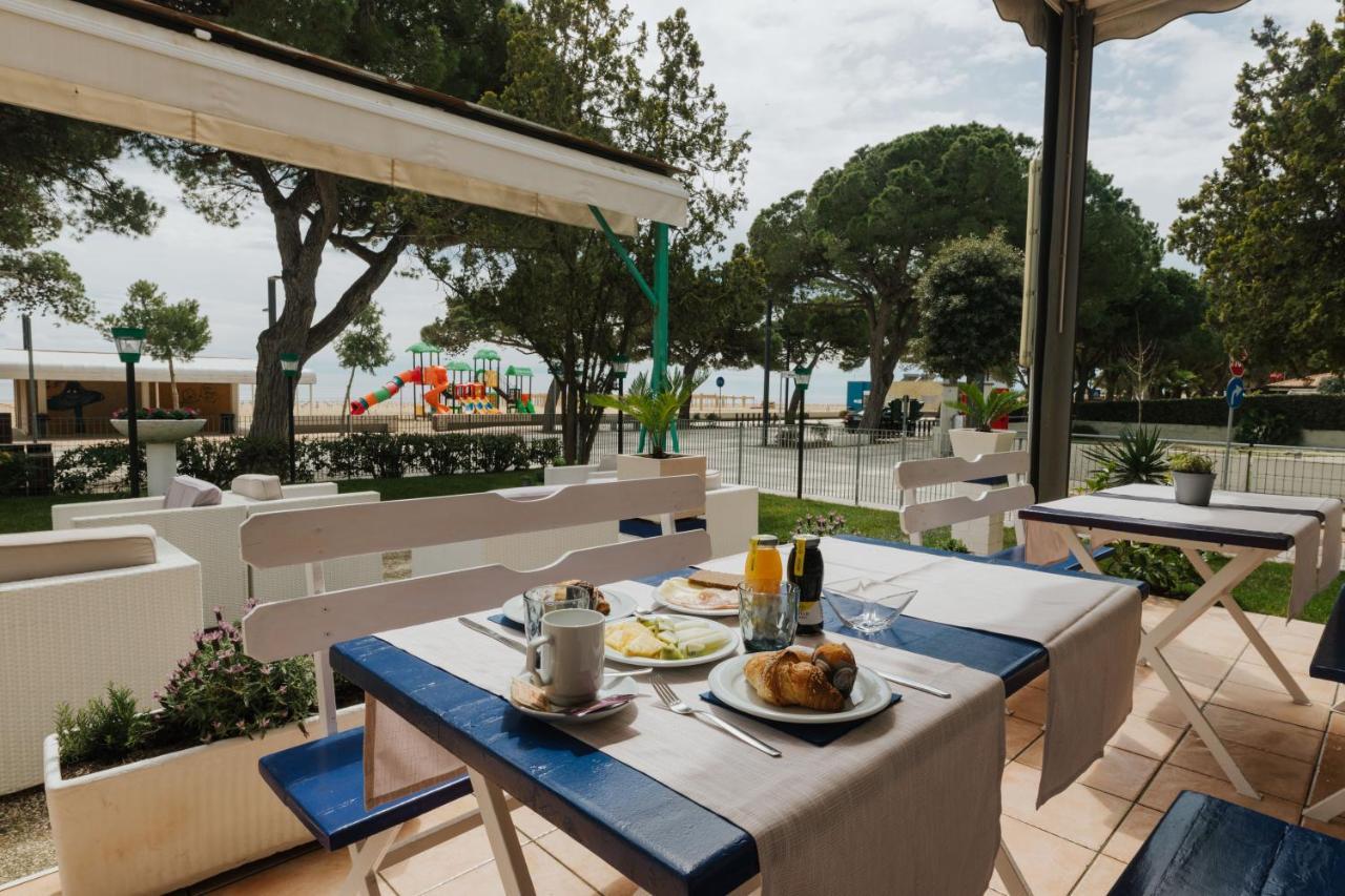 Hotel Villa Franca Lignano Sabbiadoro Exteriör bild