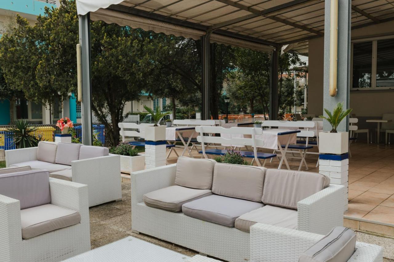Hotel Villa Franca Lignano Sabbiadoro Exteriör bild
