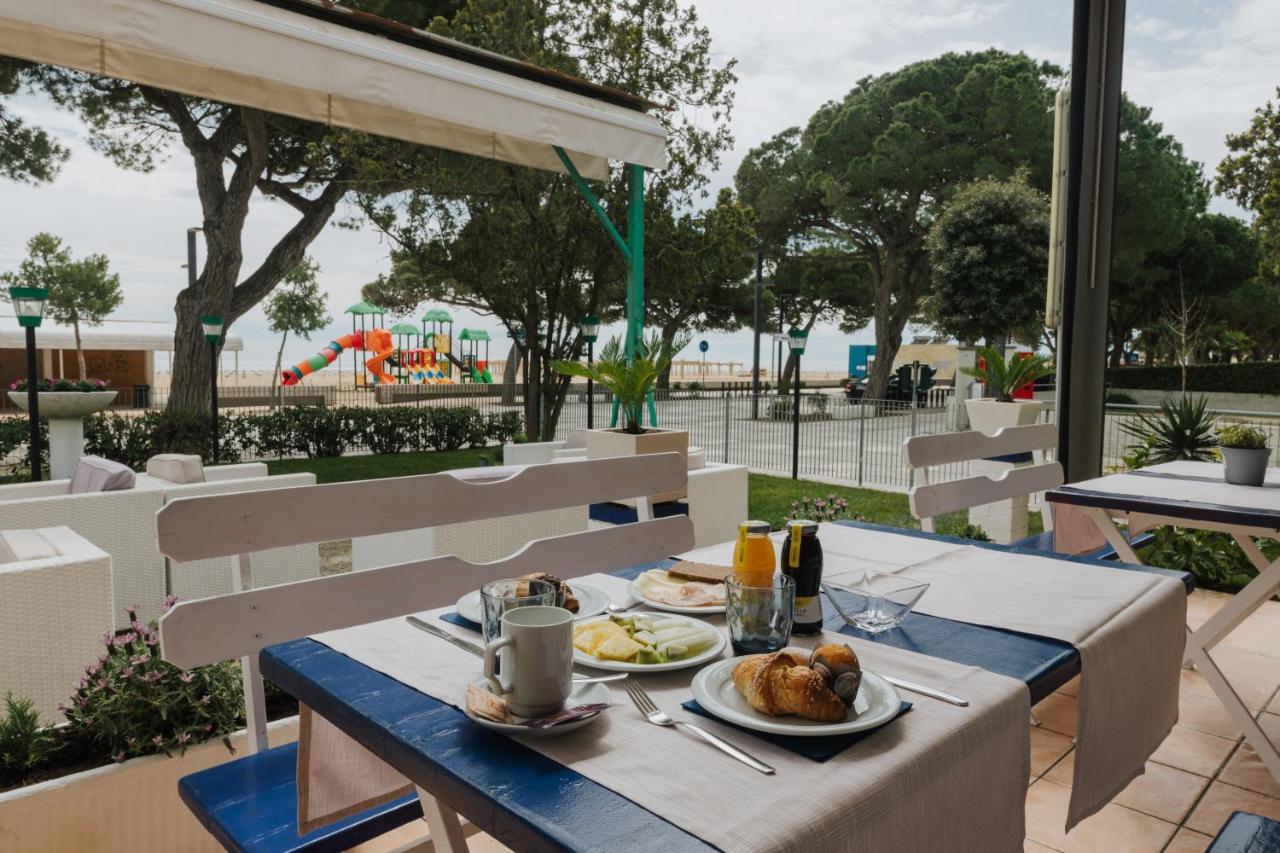 Hotel Villa Franca Lignano Sabbiadoro Exteriör bild