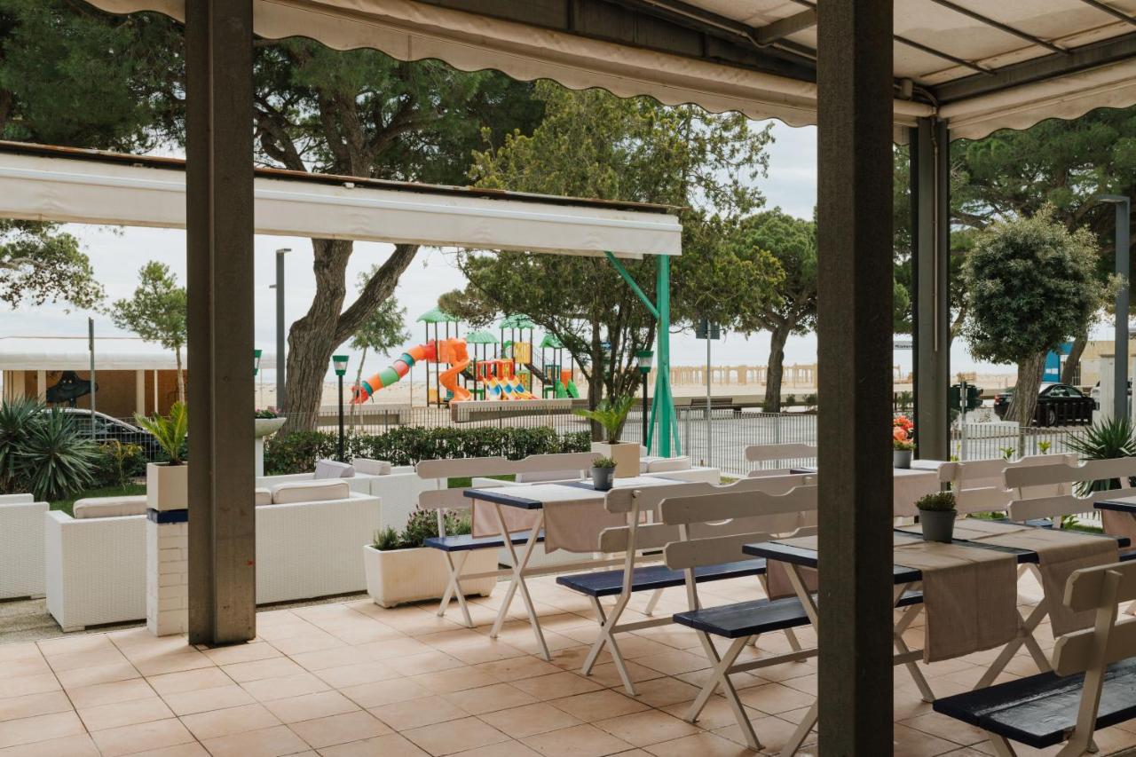 Hotel Villa Franca Lignano Sabbiadoro Exteriör bild