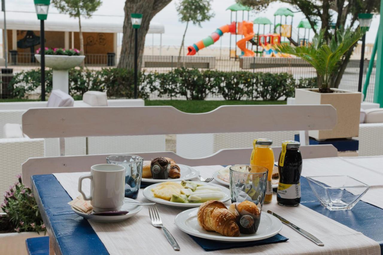 Hotel Villa Franca Lignano Sabbiadoro Exteriör bild