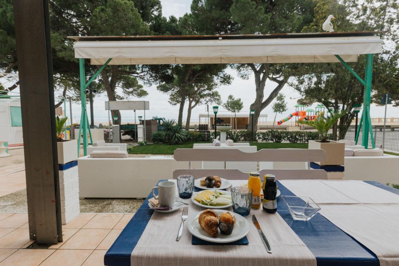 Hotel Villa Franca Lignano Sabbiadoro Exteriör bild