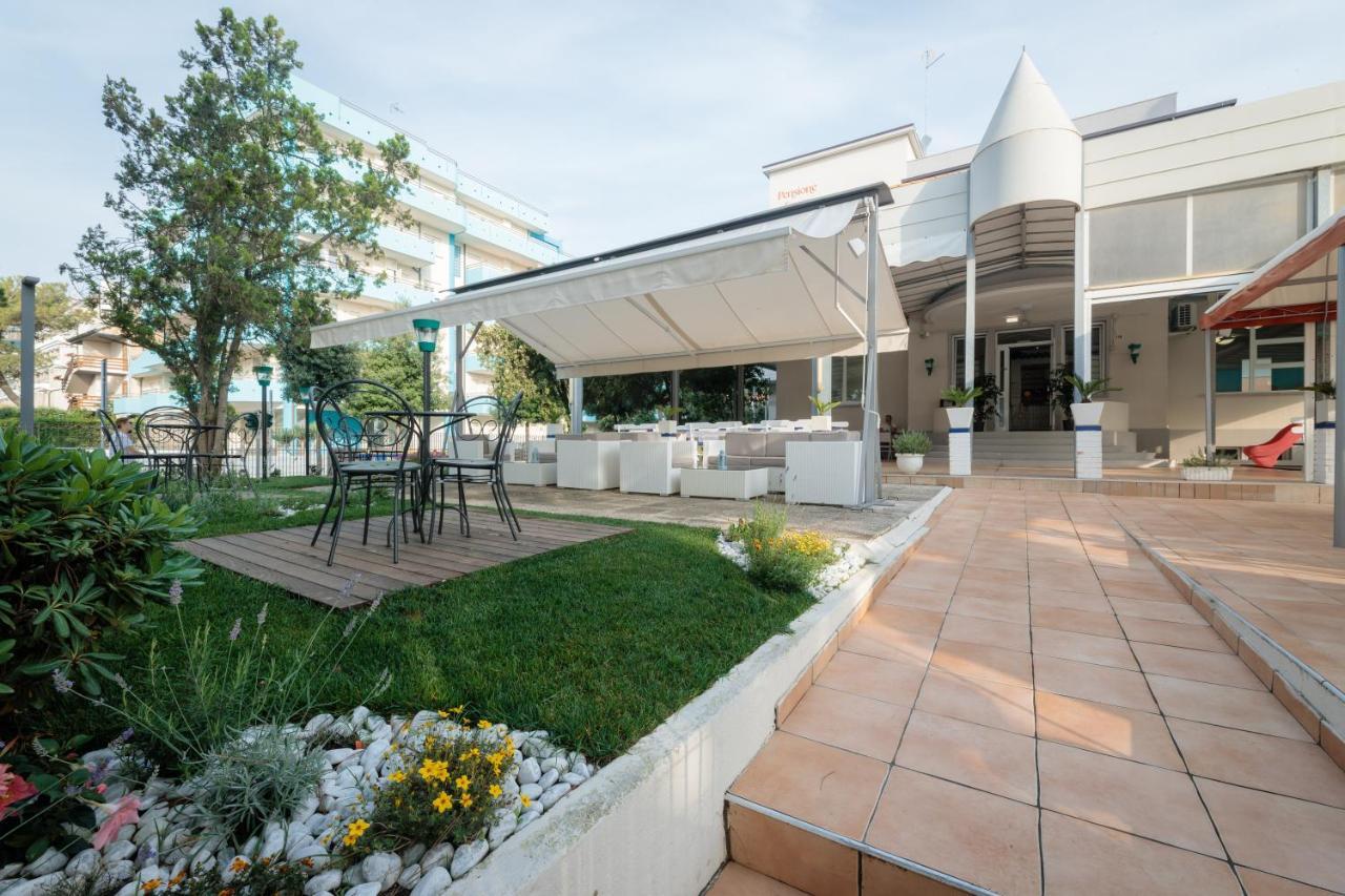 Hotel Villa Franca Lignano Sabbiadoro Exteriör bild